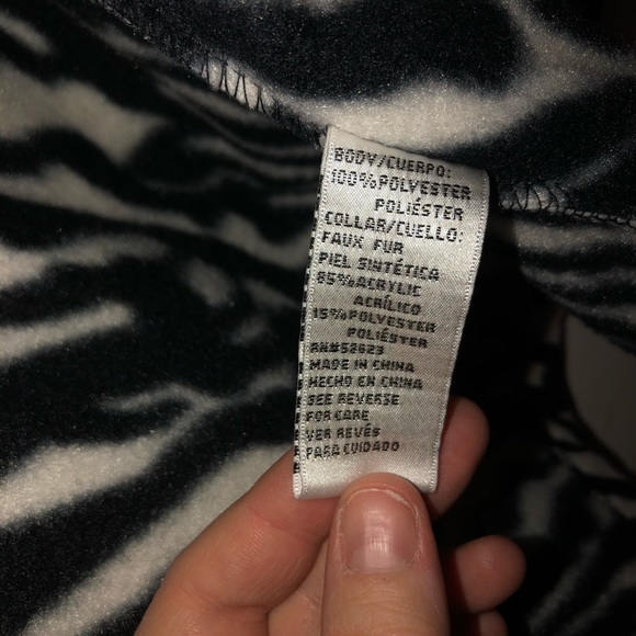 Effeci womans 2X zebra print fleece jacket. - Picture 9 of 10